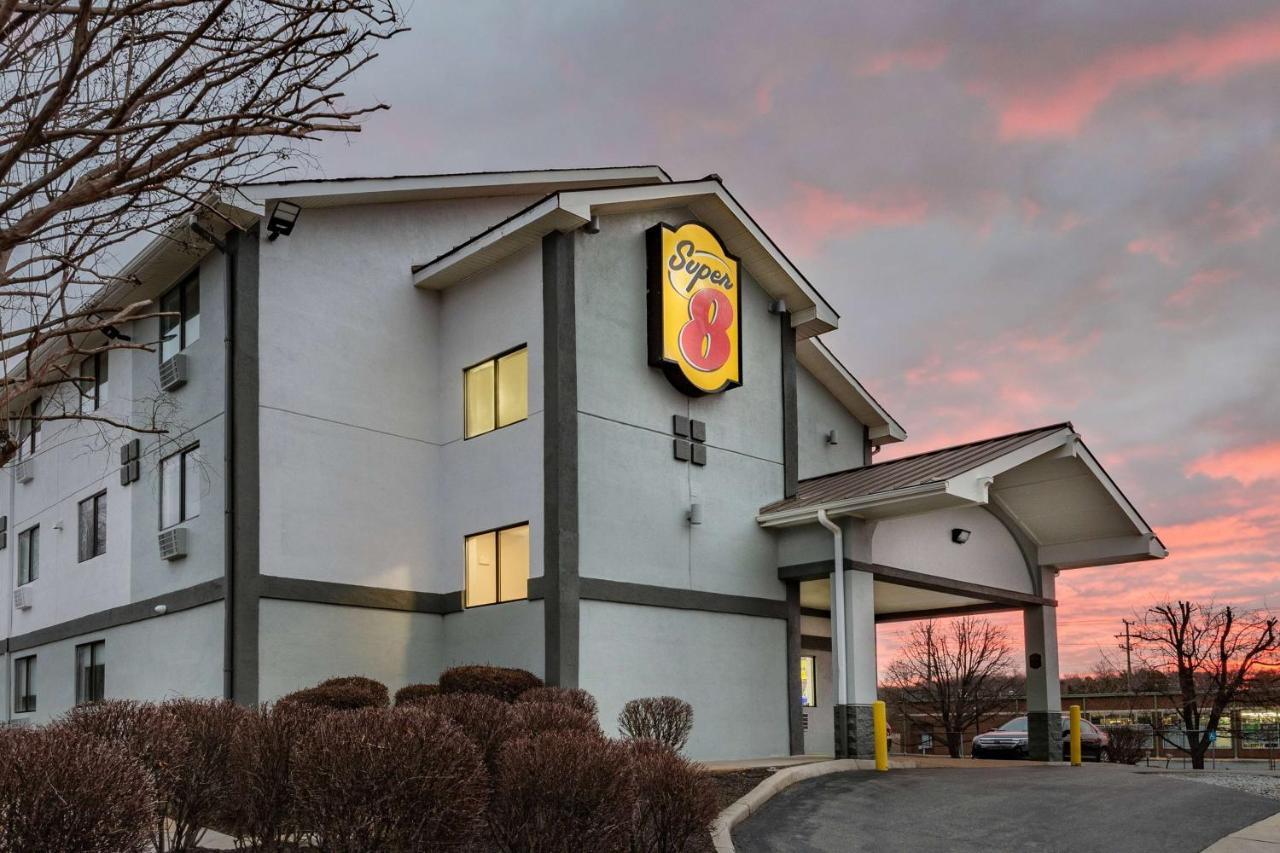 Super 8 By Wyndham Charlottesville Exterior photo
