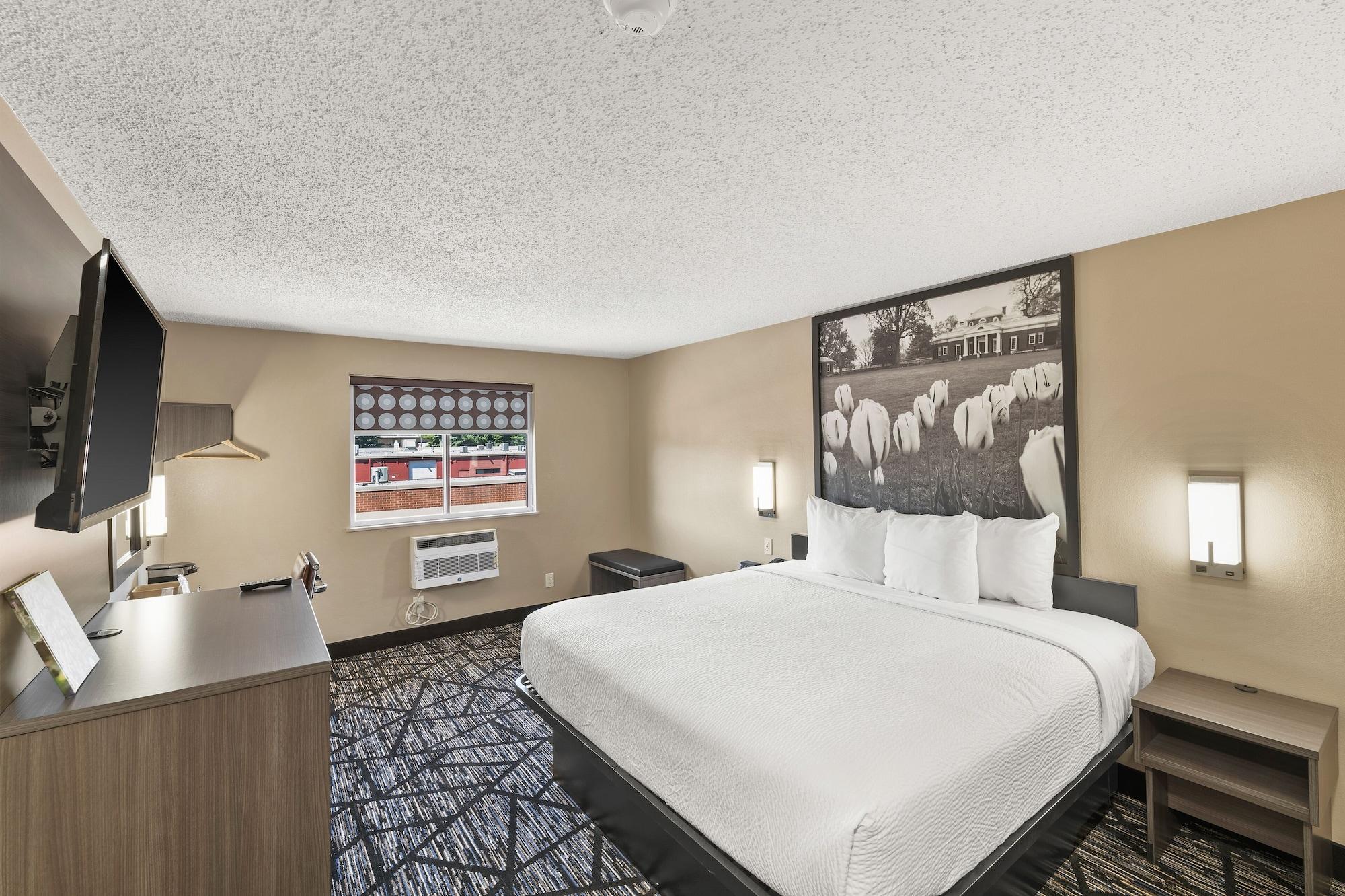 Super 8 By Wyndham Charlottesville Exterior photo